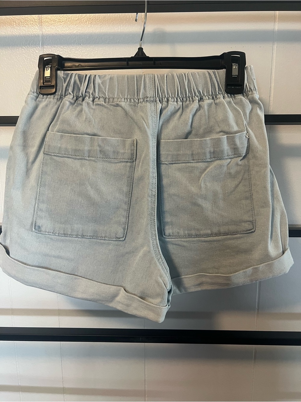 No Boundaries EUC Women’s Small 3-5 Denim Cuffed Pull On Shorts - Picture 4 of 8